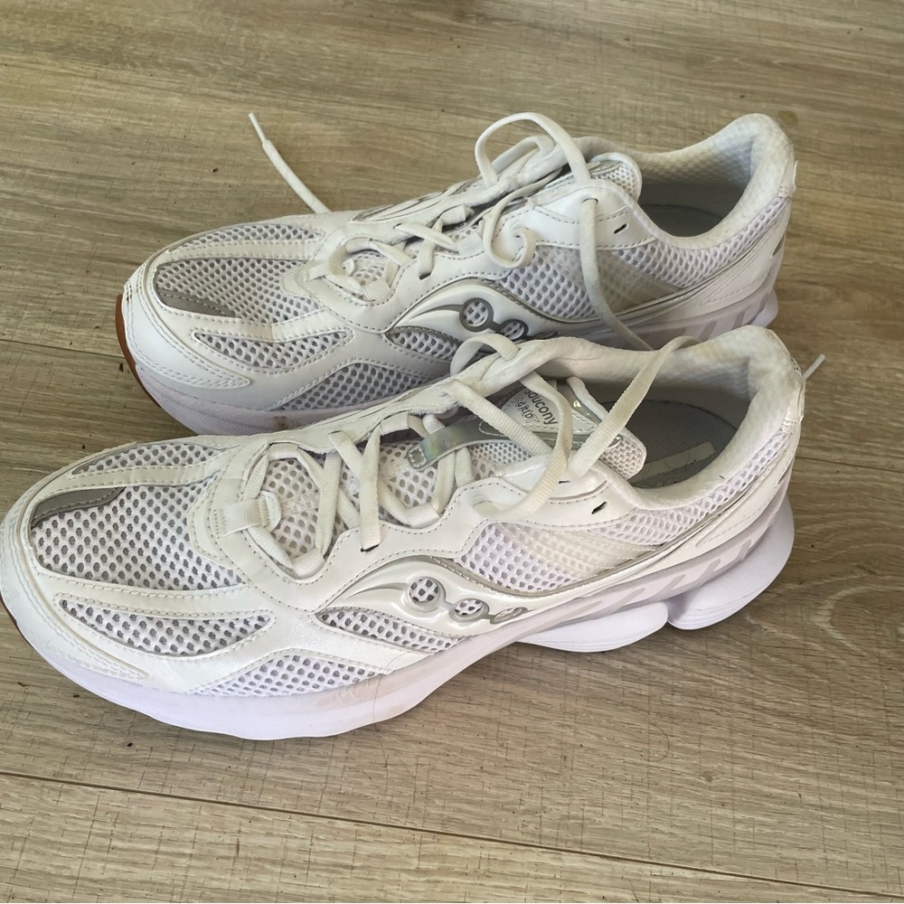 Saucony White Women's Mesh Running Sneakers